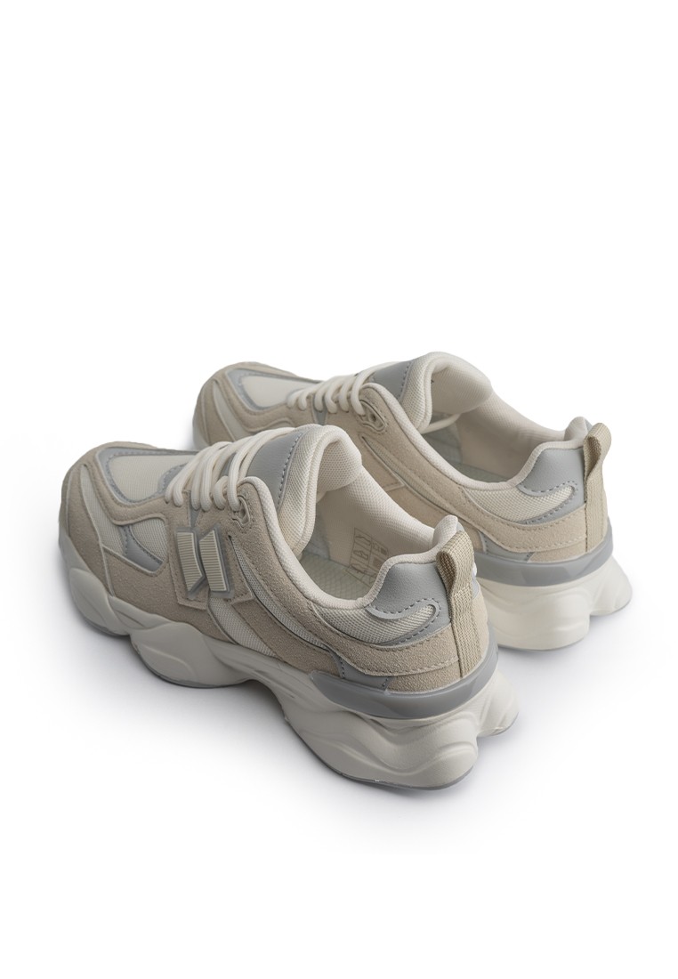 Кросівки жіночі