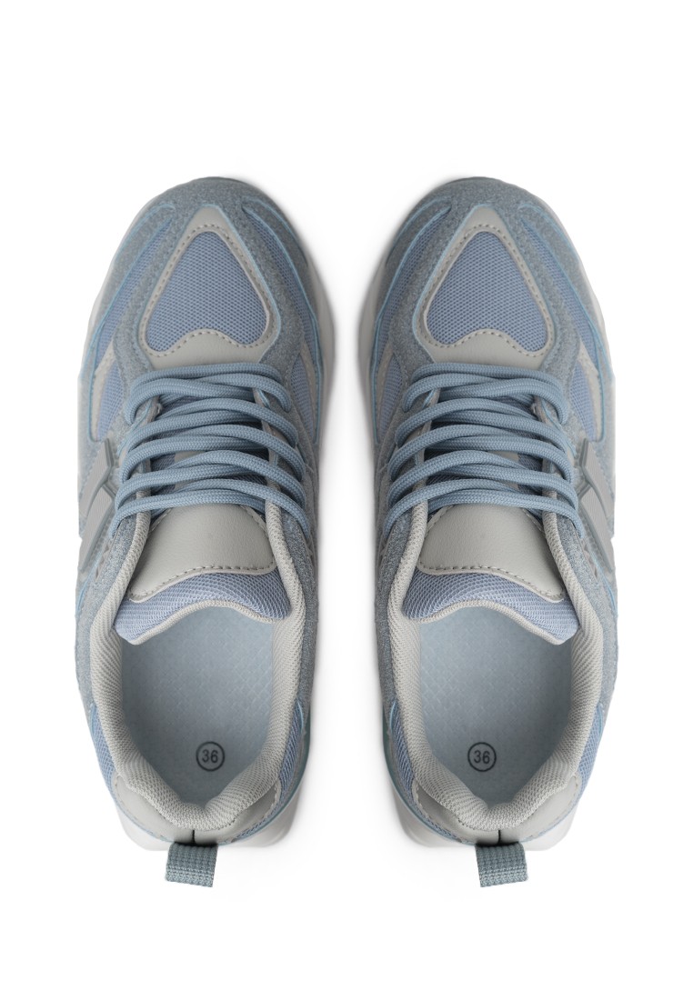 Кросівки жіночі