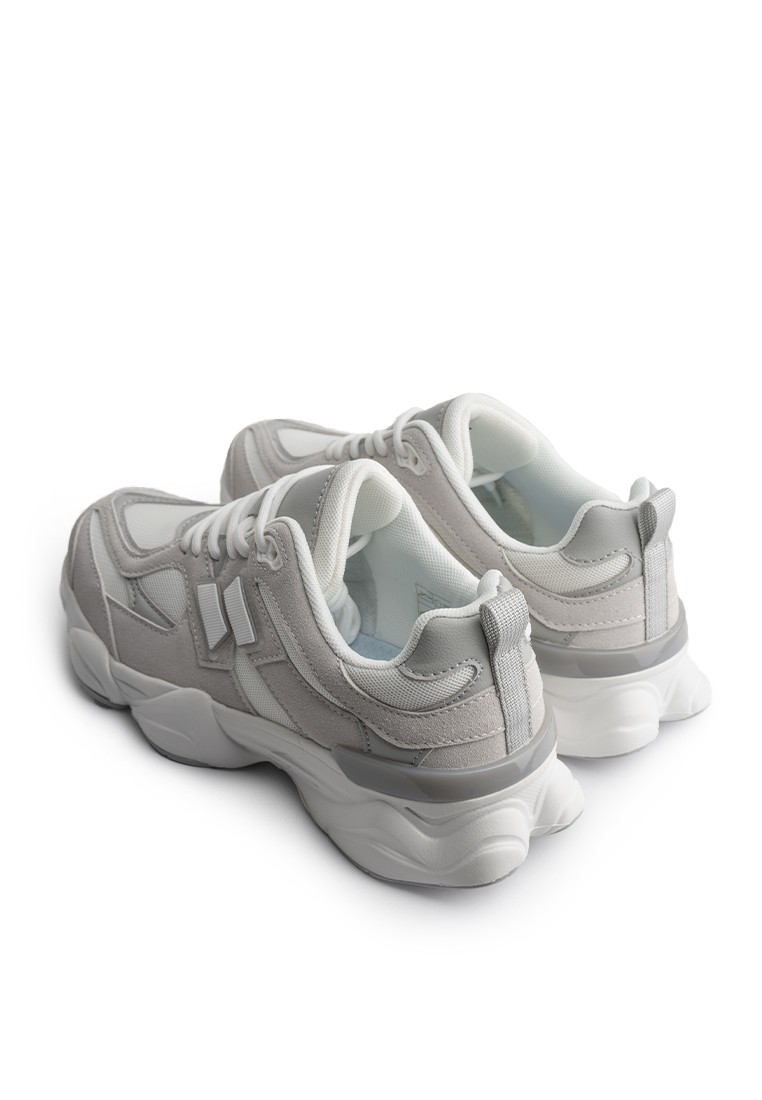 Кросівки жіночі