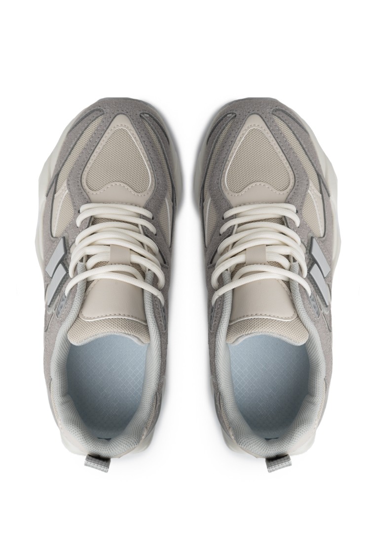 Кросівки жіночі