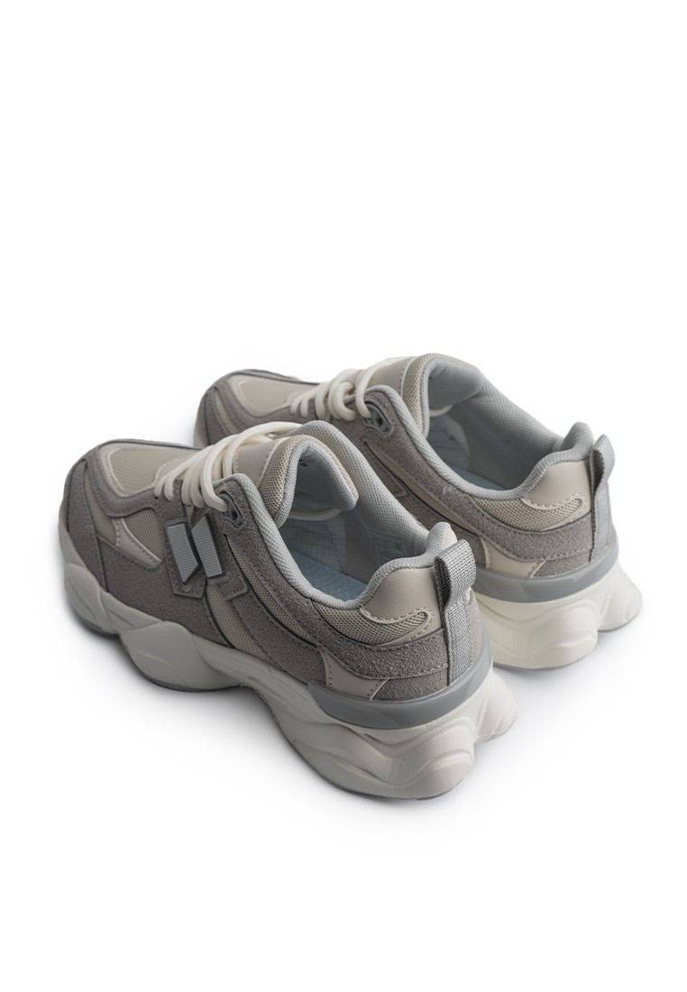 Кросівки жіночі