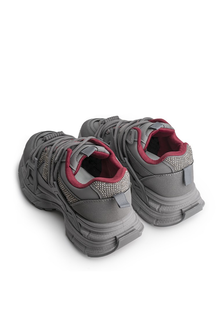 Кросівки жіночі