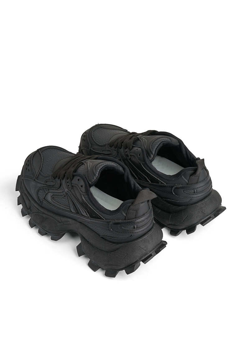 Кросівки жіночі