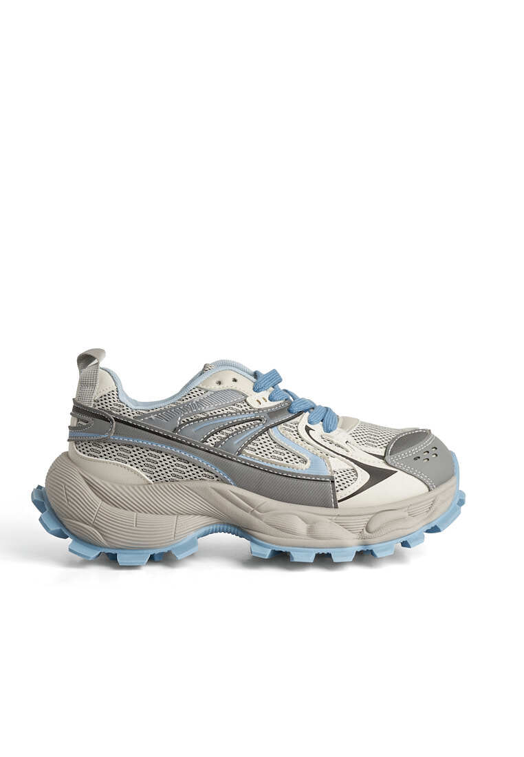 Кросівки жіночі