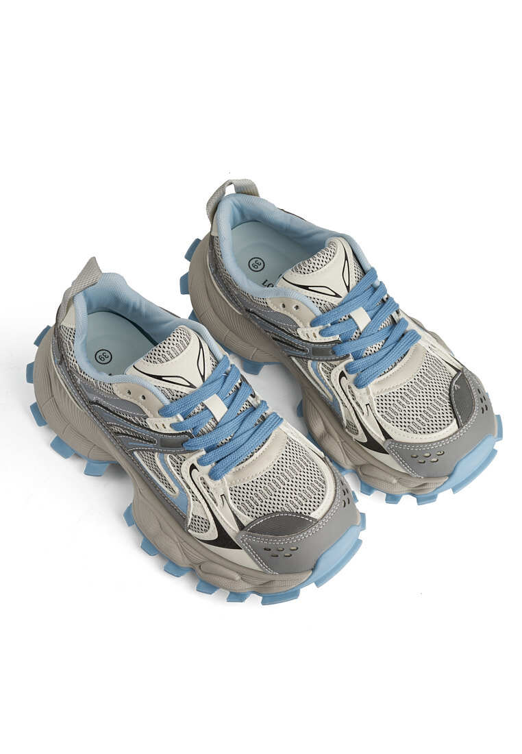 Кросівки жіночі