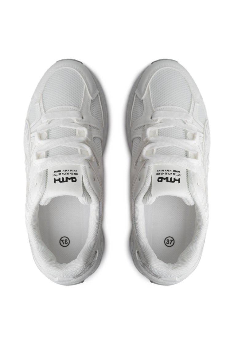 Кросівки жіночі