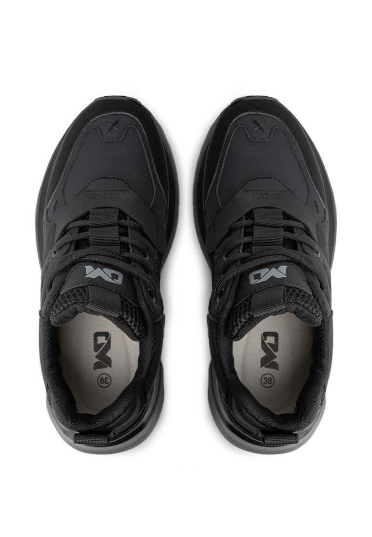 Кросівки жіночі