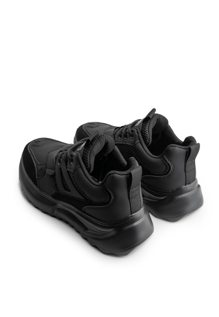 Кросівки жіночі