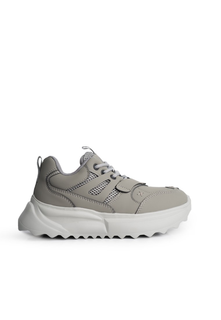 Кросівки жіночі