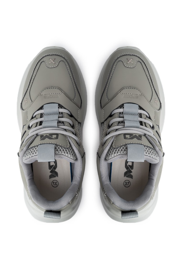 Кросівки жіночі