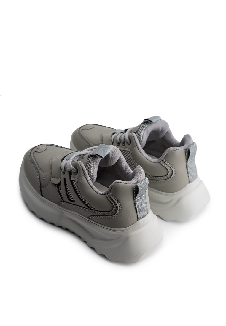 Кросівки жіночі