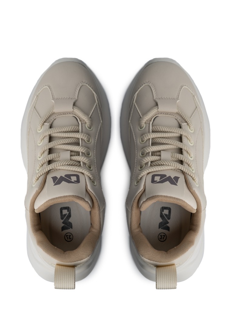 Кросівки жіночі