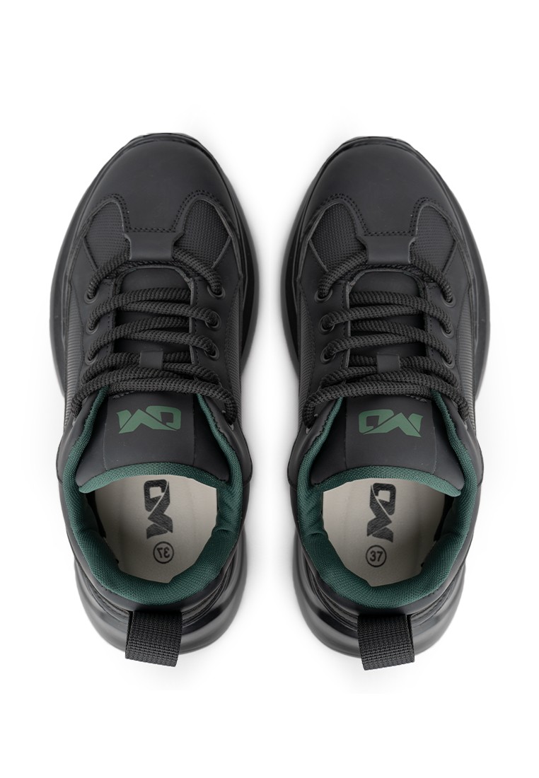 Кросівки жіночі