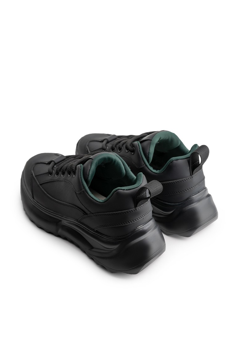 Кросівки жіночі