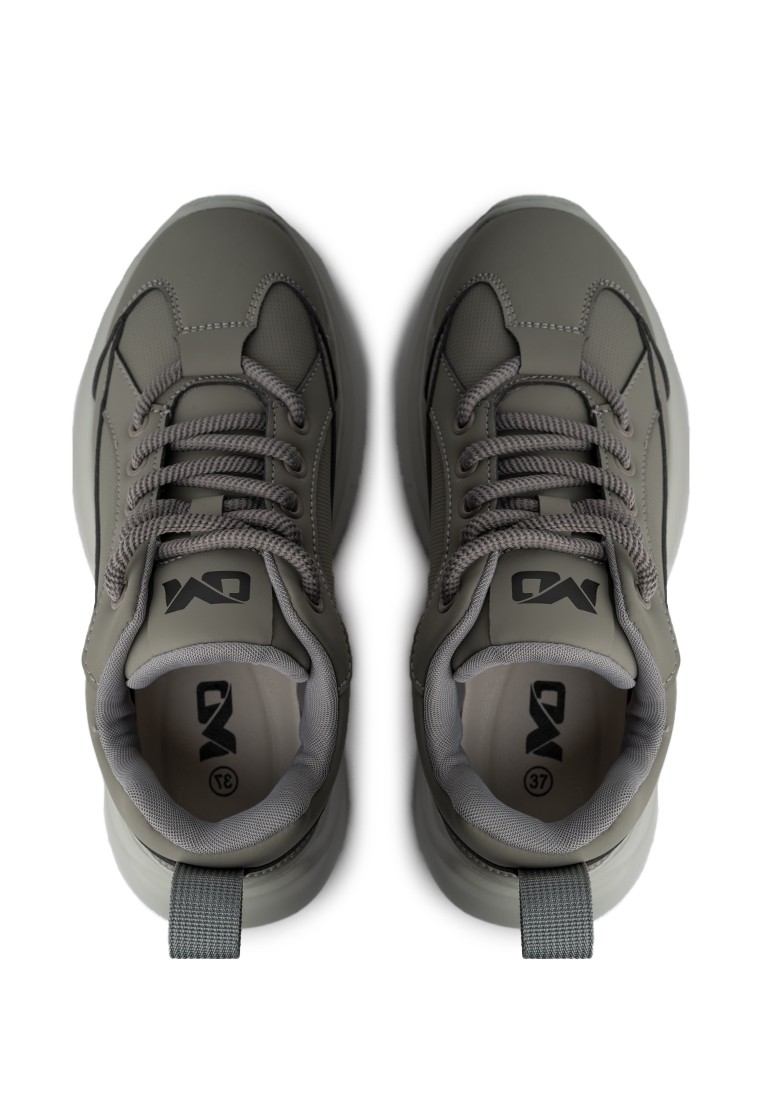 Кросівки жіночі