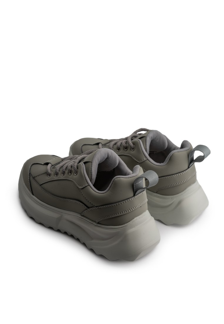 Кросівки жіночі