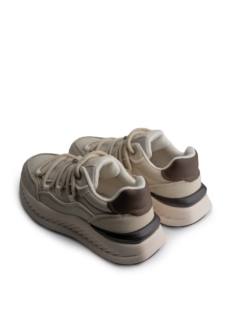 Кросівки жіночі