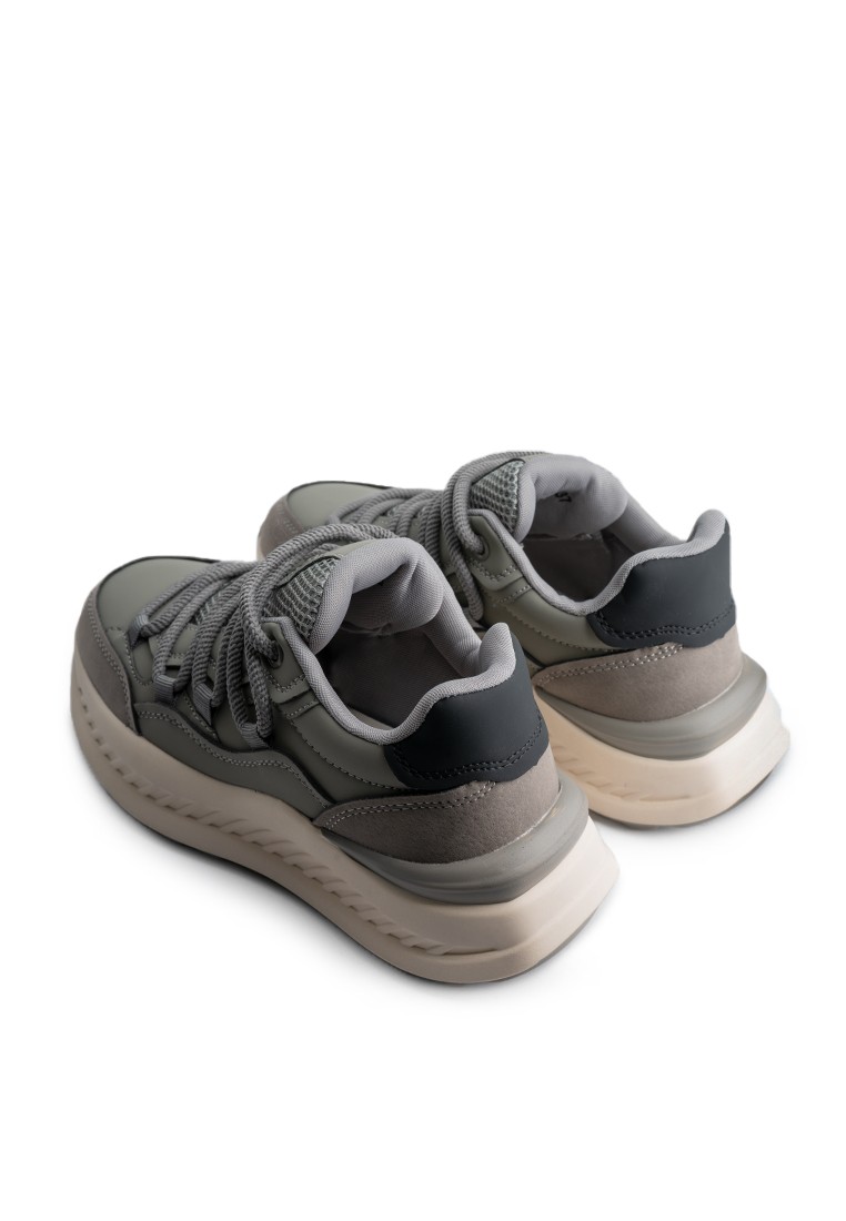 Кросівки жіночі