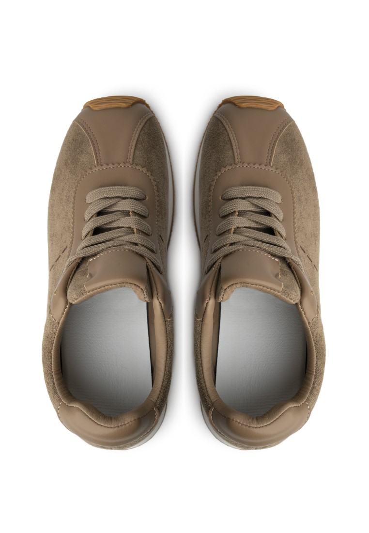 Кросівки жіночі