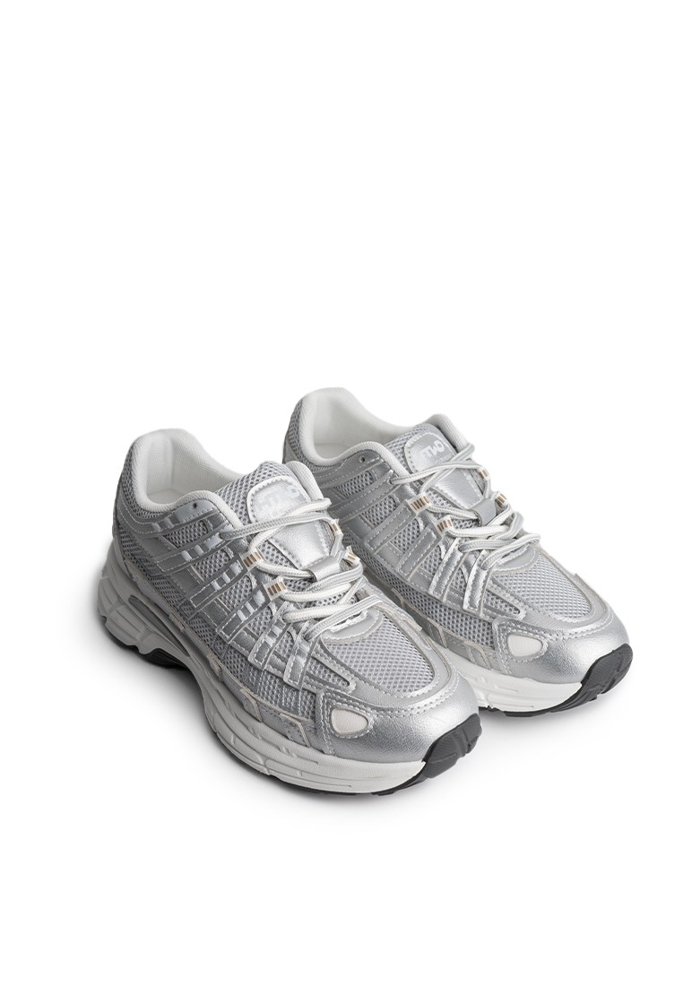 Кросівки жіночі