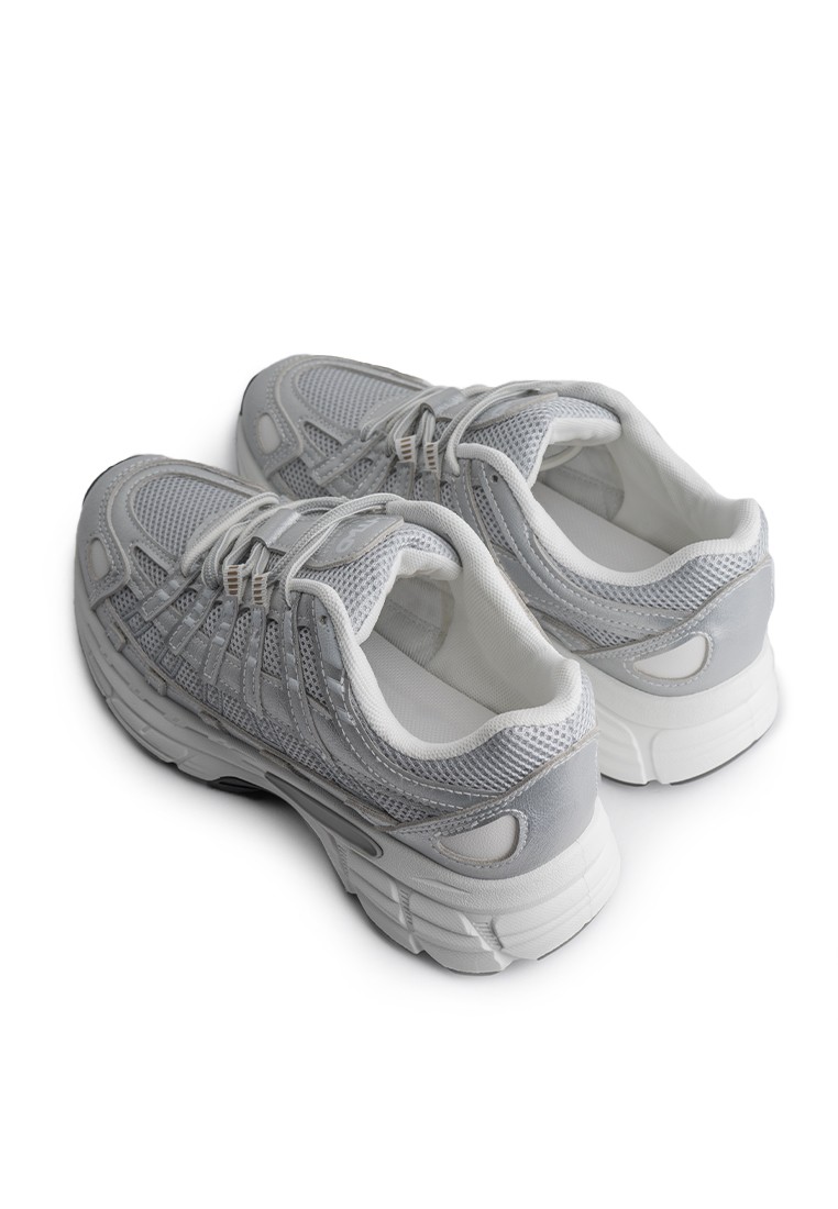 Кросівки жіночі