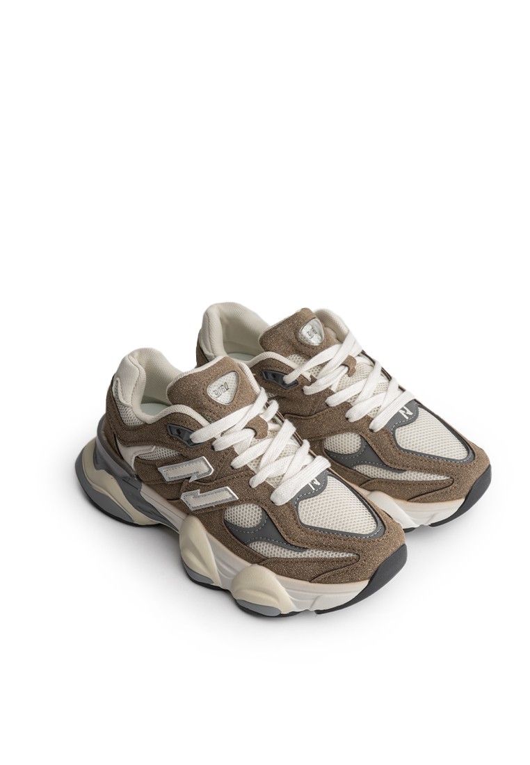 Кросівки жіночі