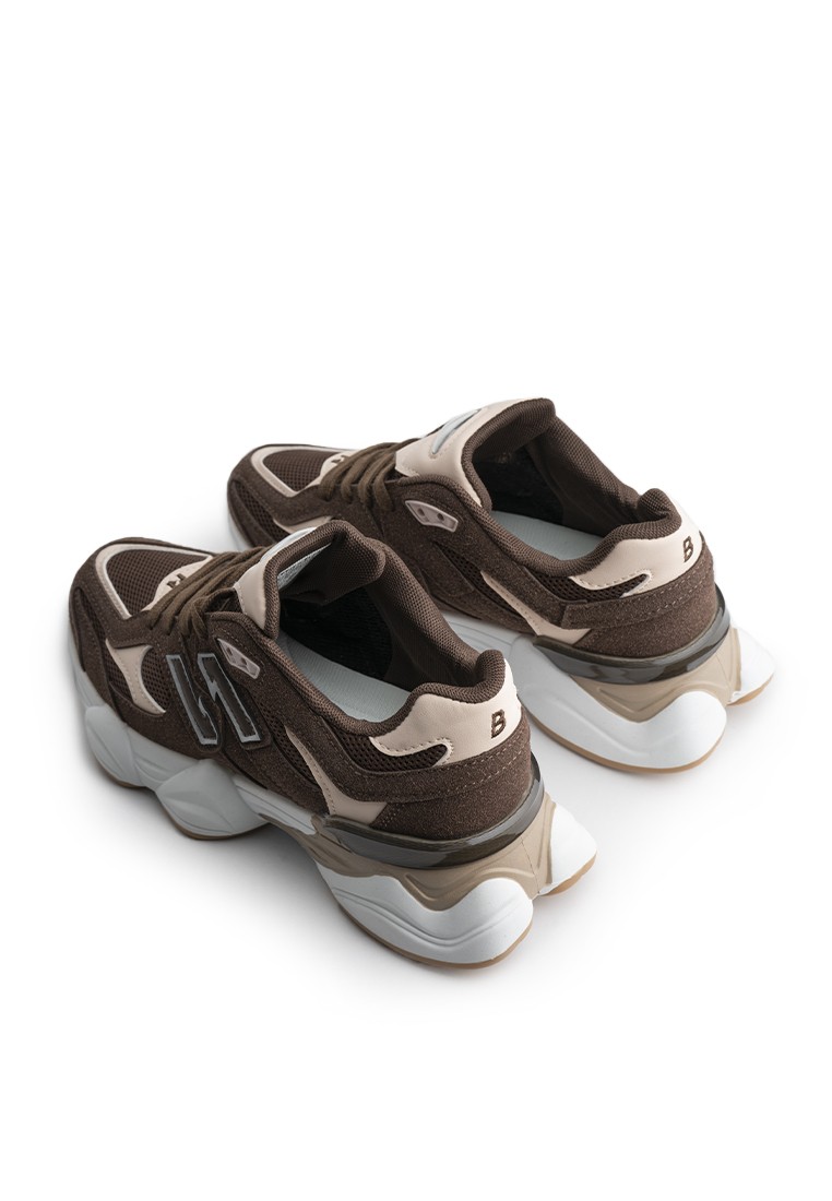 Кросівки жіночі