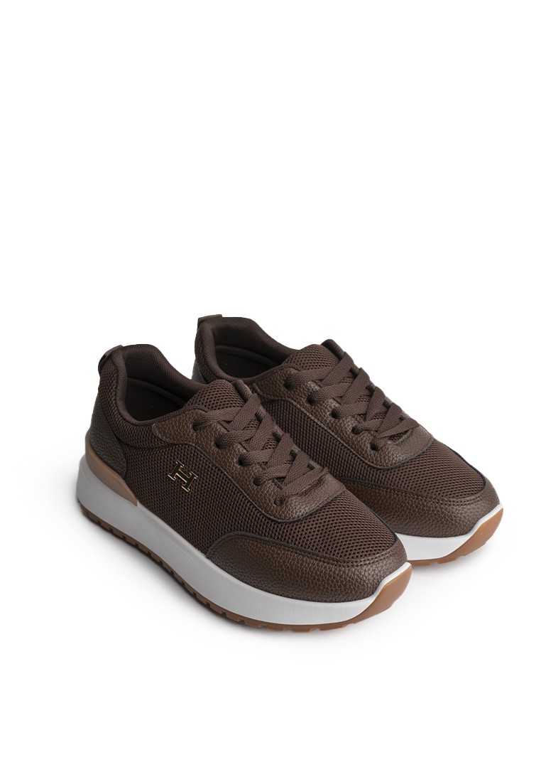 Кросівки жіночі