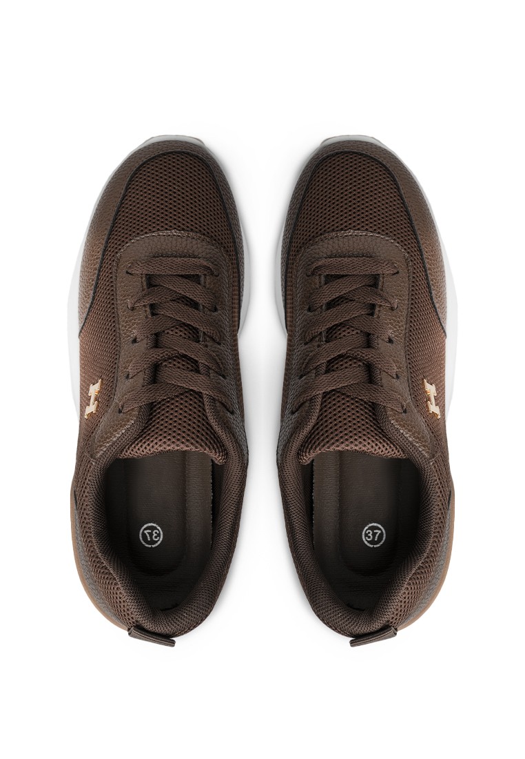 Кросівки жіночі