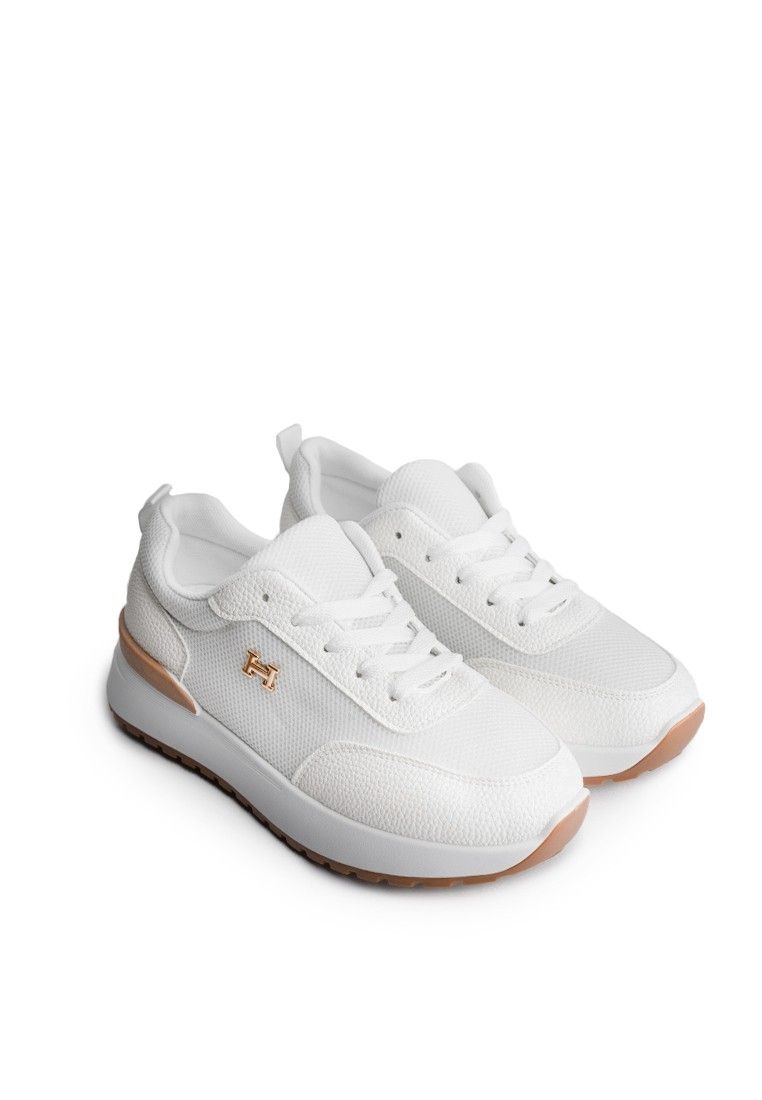 Кросівки жіночі