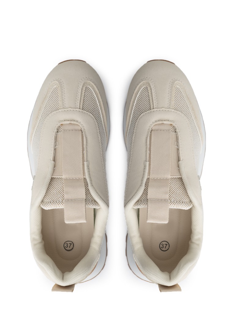 Кросівки жіночі