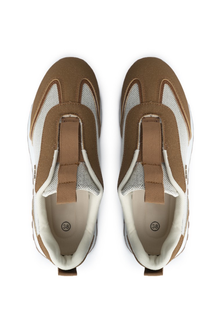 Кросівки жіночі