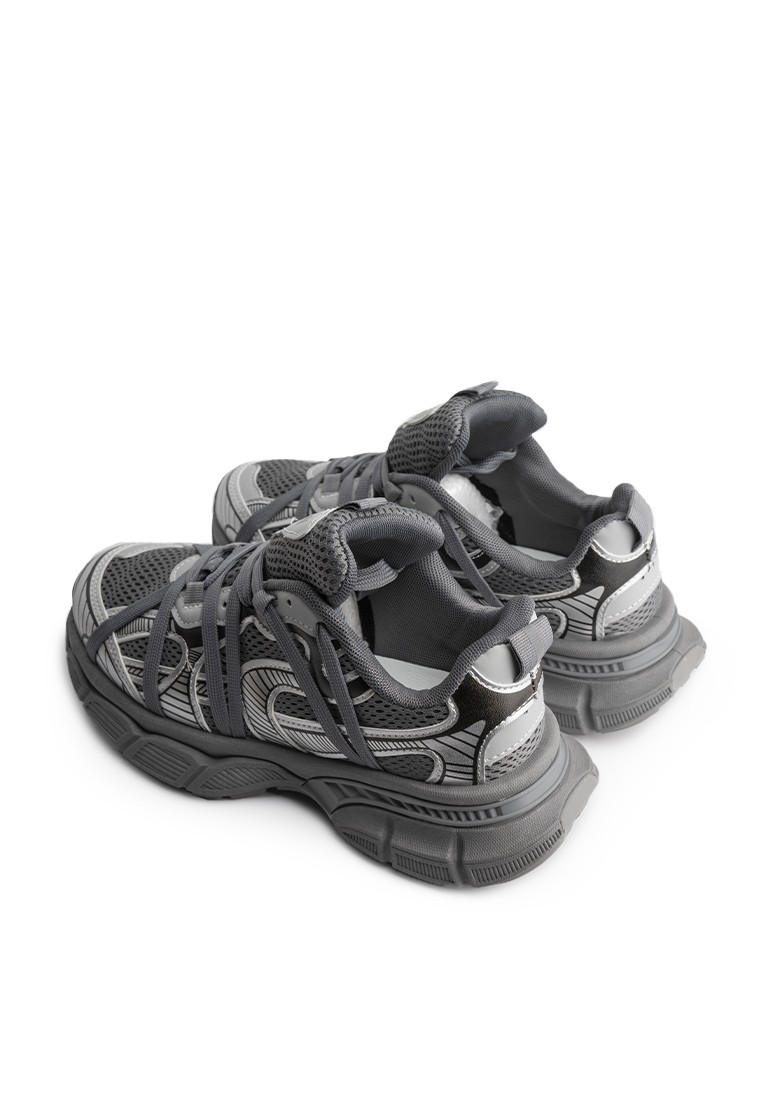 Кросівки жіночі