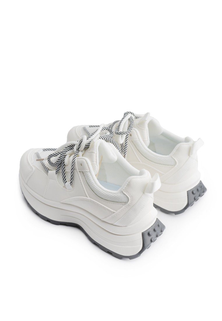 Кросівки жіночі