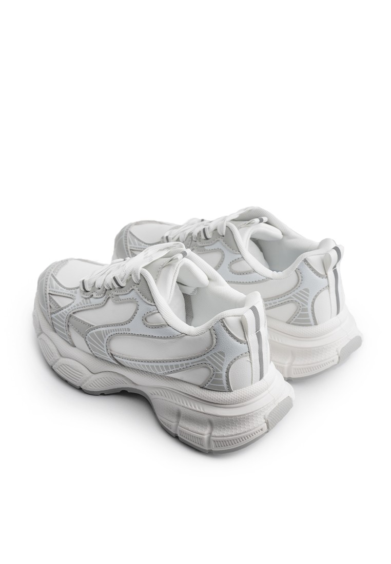 Кросівки жіночі