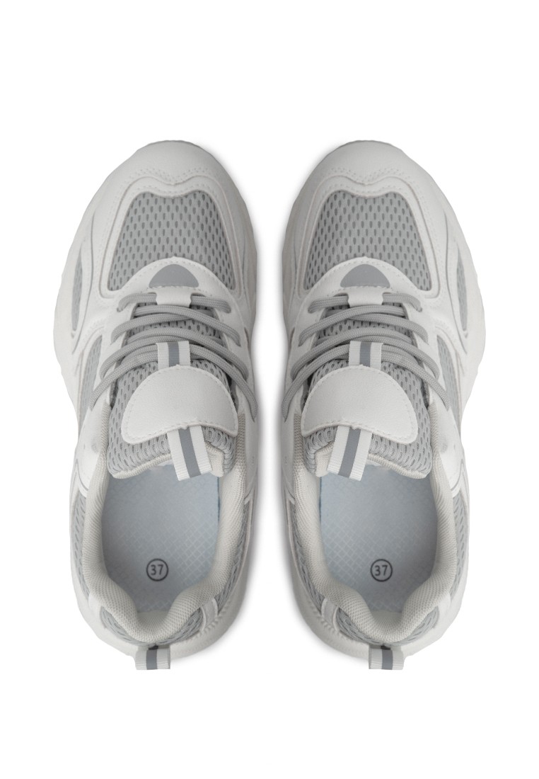 Кросівки жіночі