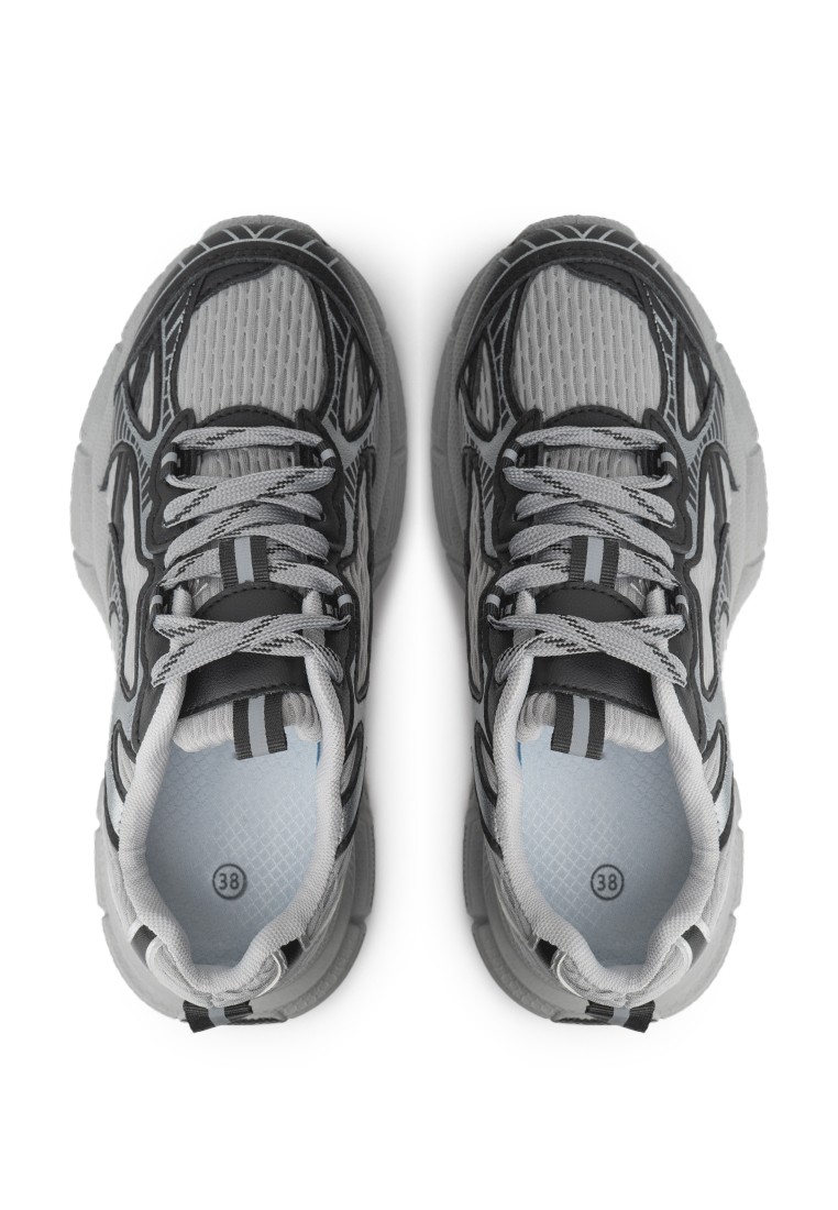 Кросівки жіночі