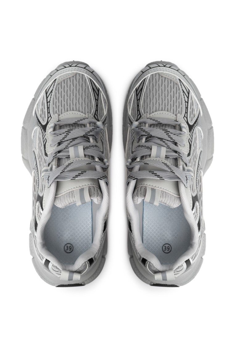 Кросівки жіночі