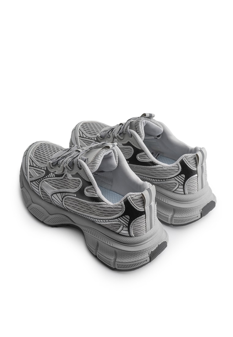 Кросівки жіночі