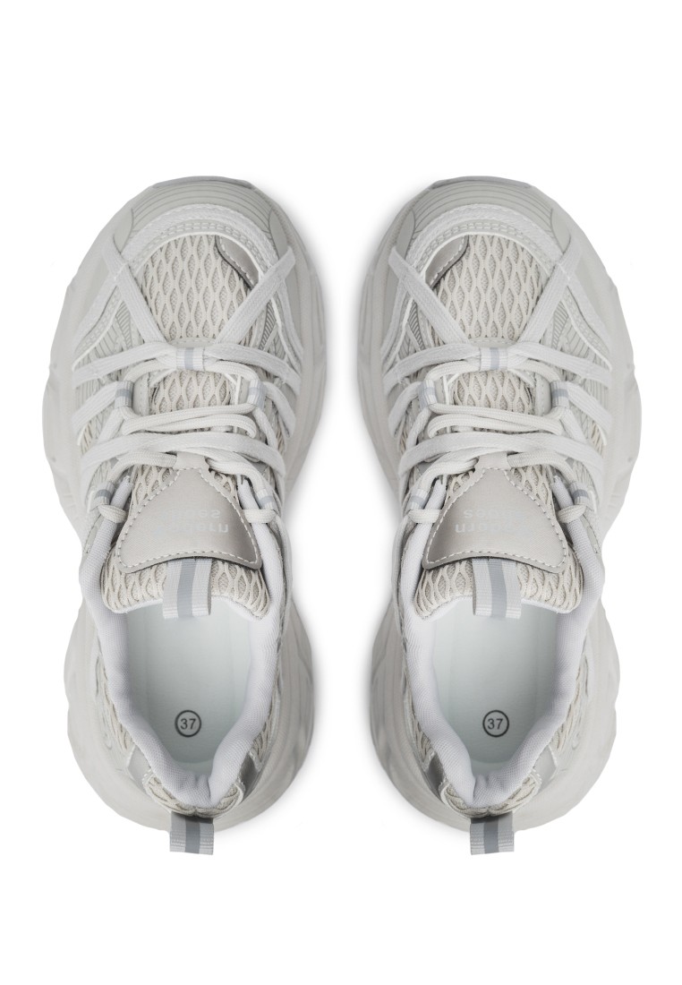 Кросівки жіночі