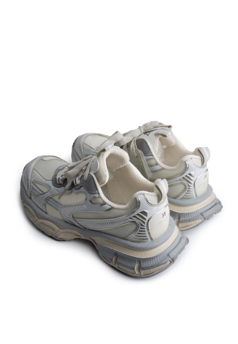 Кросівки жіночі