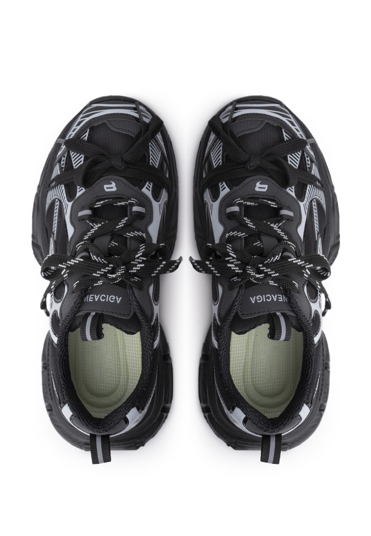 Кросівки жіночі