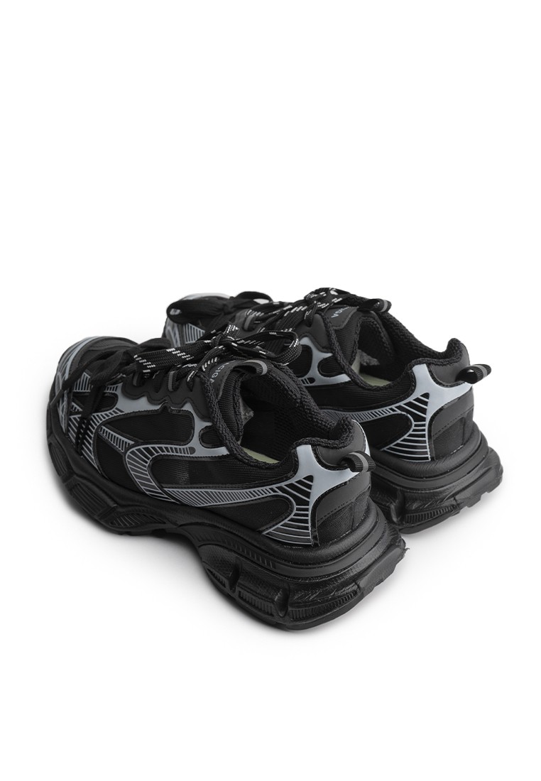 Кросівки жіночі