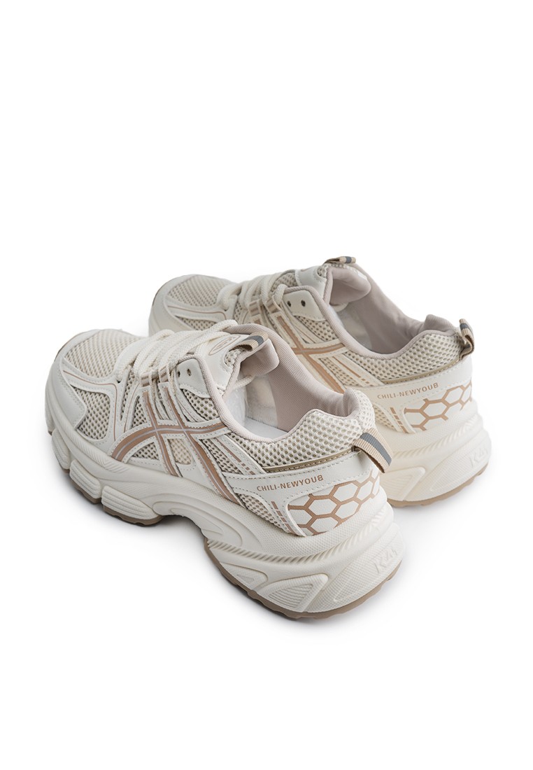 Кросівки жіночі