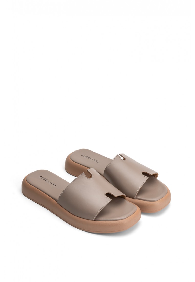 Шльопанці шкіряні жіночі