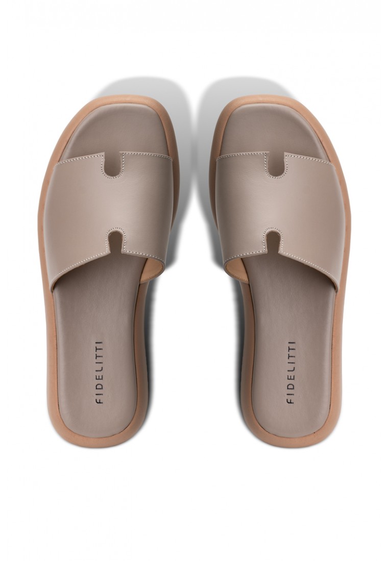 Шльопанці шкіряні жіночі