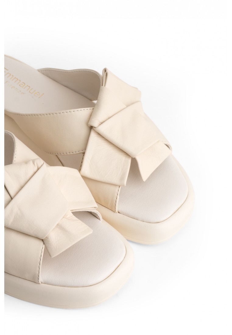 Шльопанці шкіряні жіночі