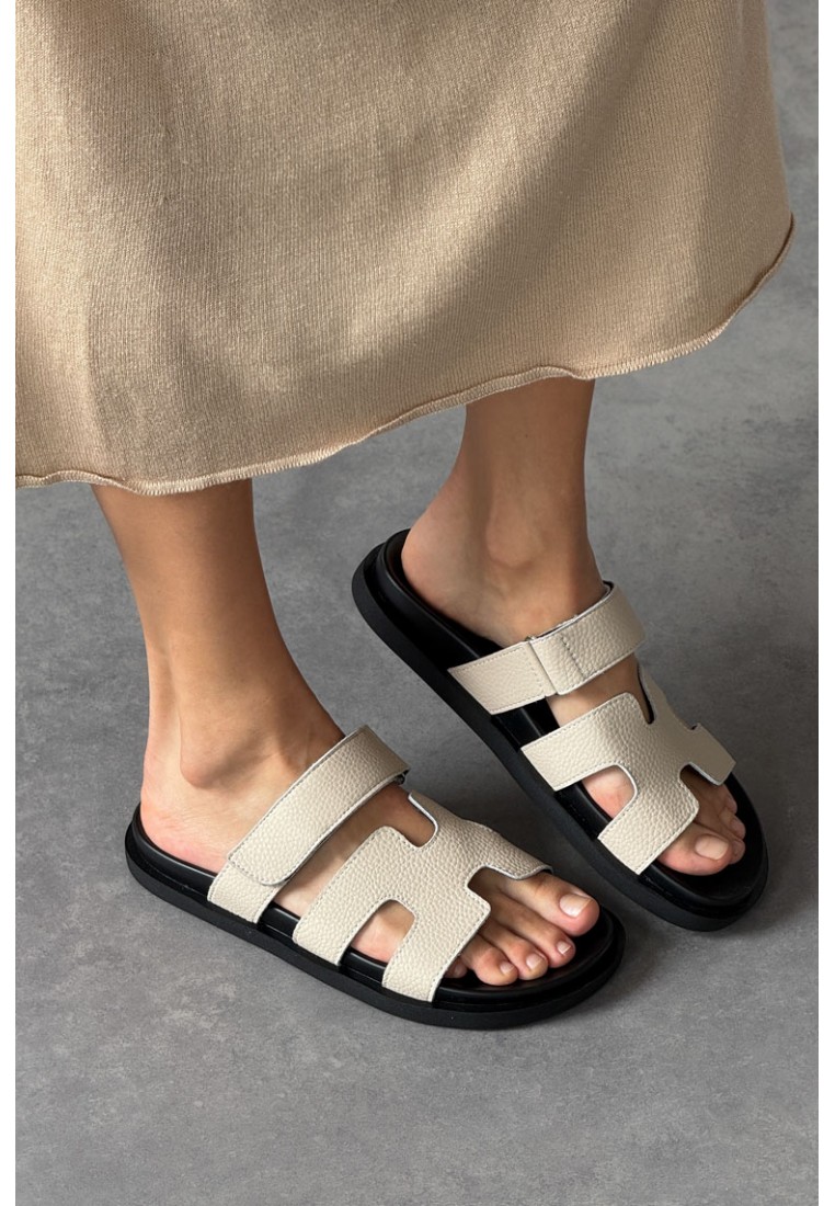 Шльопанці шкіряні жіночі