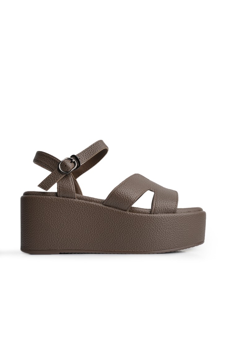 Босоніжки жіночі на танкетці