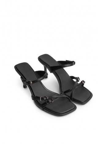 Жіночі босоніжки на підборах